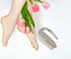 Fingernail Brushes for Cleaning Under Nails. Hygiene - Clear Plastic Nail scrubbing Cleaning Brush, Gentle Exfoliation, Durable, Hand & Foot Care, with a Handle for Easy Grip. Travel-Size .Pack of 4