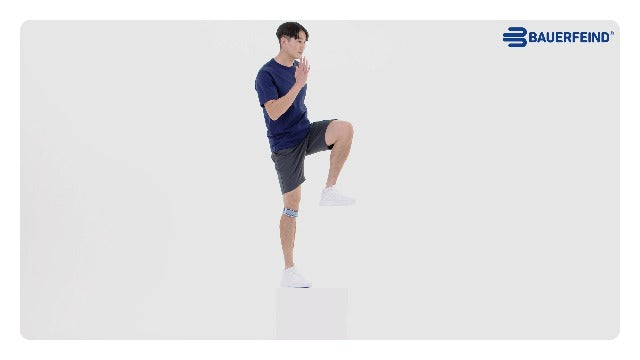 Bauerfeind - GenuPoint - Knee Strap - Support Patella & Patellar Tendon Relief for Runners, Jumpers Knee & Shin Splints, Fits Under the Kneecap 2 Titanium