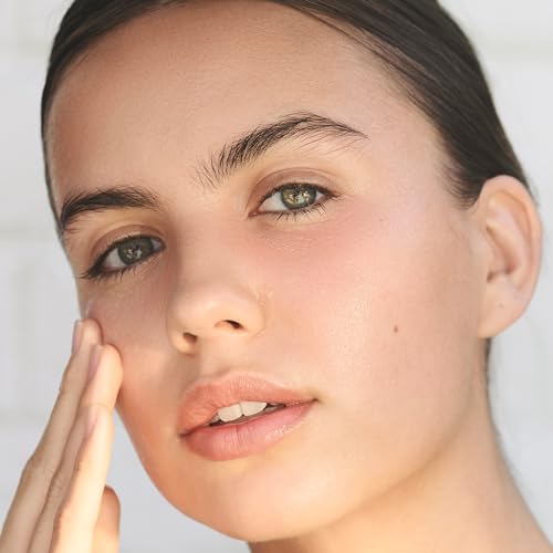 Clarins Soothing Toning Lotion | Soft, Soothed and Comforted Skin After 14 Days* | Cleanses, Tones, Hydrates, Soothes and Balances Skin's Microbiota | Alcohol-Free | Camomile Extract 6.7 Fl Oz (Pack of 1)