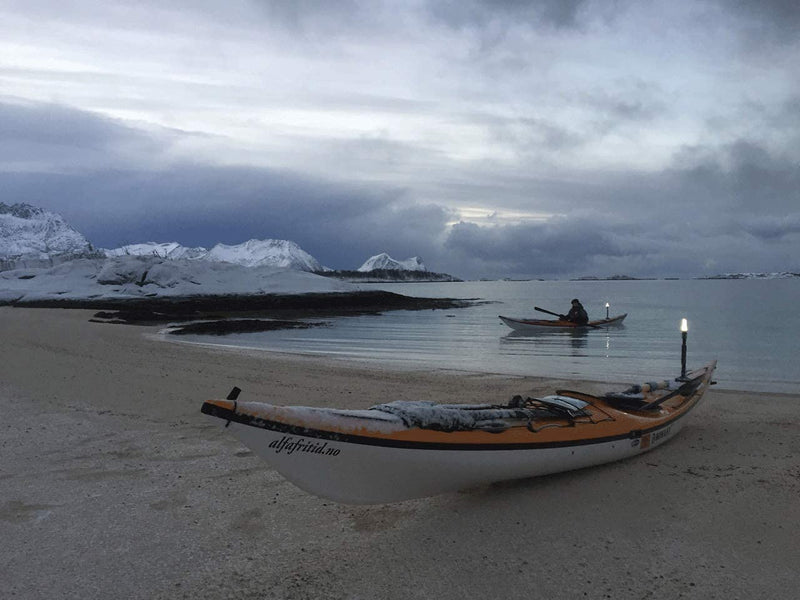 Kayalite Portable Bright White Kayak Light Compatible with sit-on-top, Stand-up Paddleboard, Canoe, Scull and Inflatable