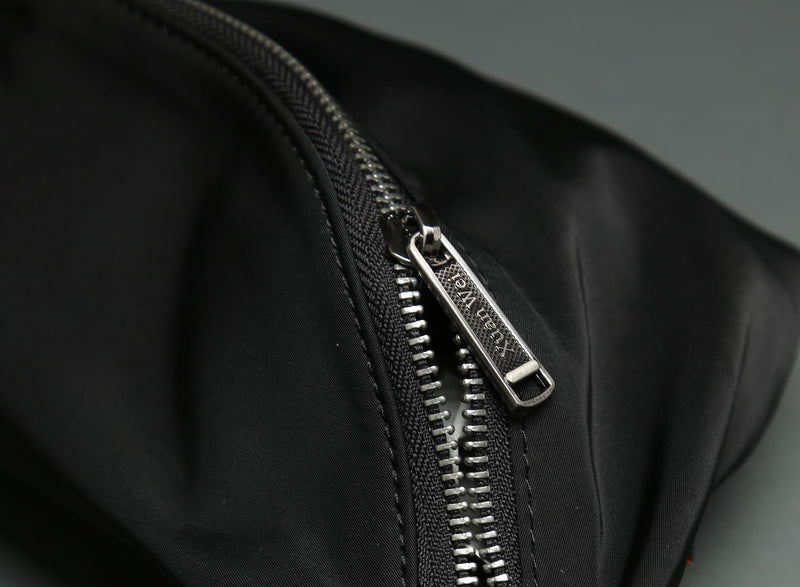 small crossbody bag is suitable for both men and women, with adjustable shoulder straps, mini chest bag, and phone bag, suitable for travel, sports, and fitness