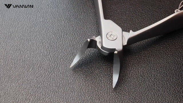 Ingrown Nail Clippers, Slant Curved Blade Nail Clippers for Men Thick Ingrown Toenails with 33mm Wide Jaw Opening, Heavy Duty Stainless Steel Toenail Clippers for Seniors Thick Toenails Silver