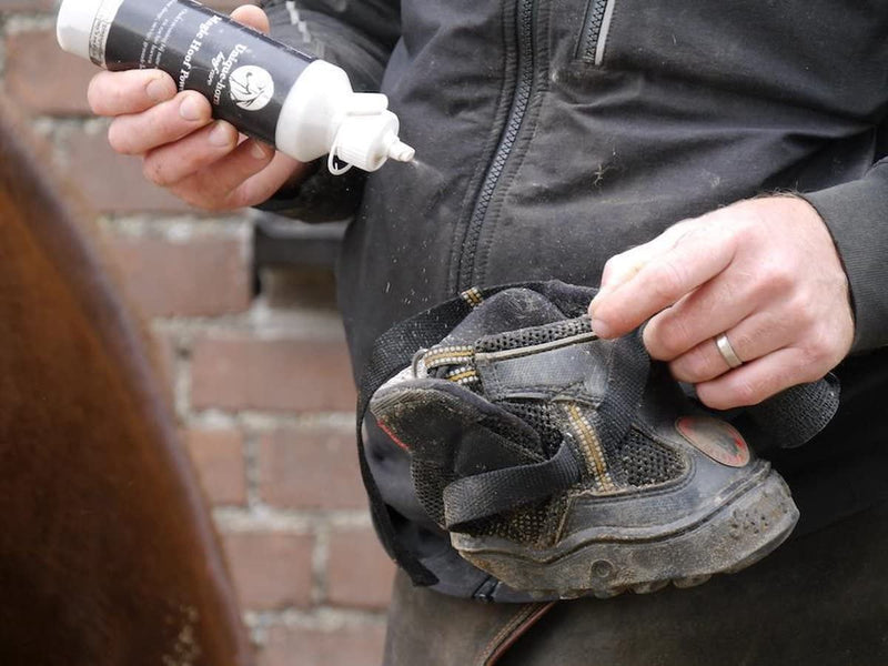 Unique-horn Magic Hoof Powder 120g | For thrush and mud | Wet and soft hooves | Drying effect, helps the hooves become drier and harder - BeesActive Australia