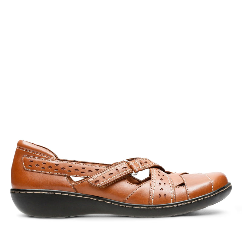 Clarks Women's Ashland Spin Q 9 Narrow Tan