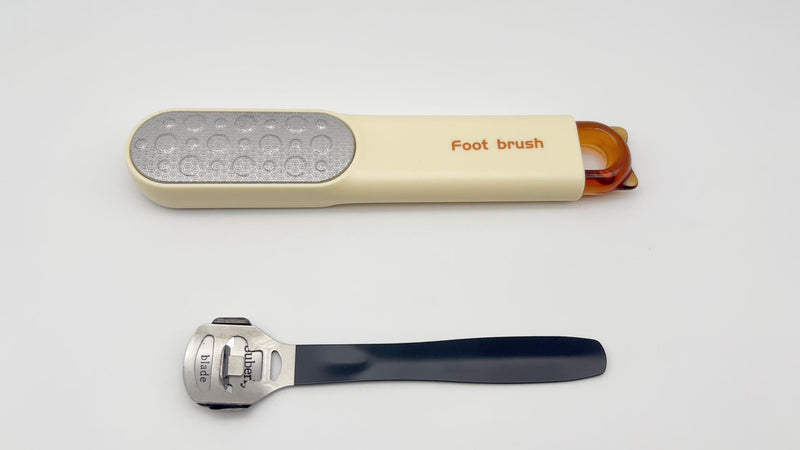 2-in-1 Foot File - Callus Shaver Skin Remover with 31 Blades - Stainless Steel Dual Sided Pedicure Feet Scrubber with Handle for Callus, Dry, Hard Dead Skin Removal - Heel Scraper Foot Care Tools