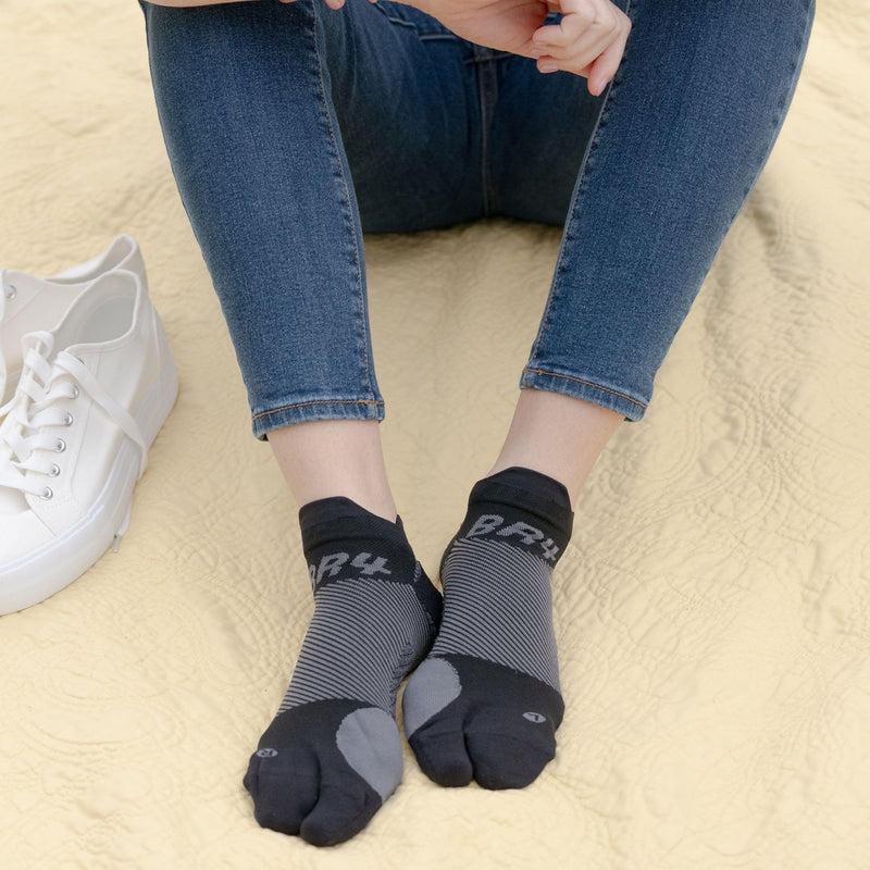 OrthoSleeve Bunion Relief Socks, Patented Split-Toe Design, Cushioned Bunion Socks For Women & Men, Toe Separator to Relieve Pain & Reduce Friction Medium (1 Pair) Black - BeesActive Australia