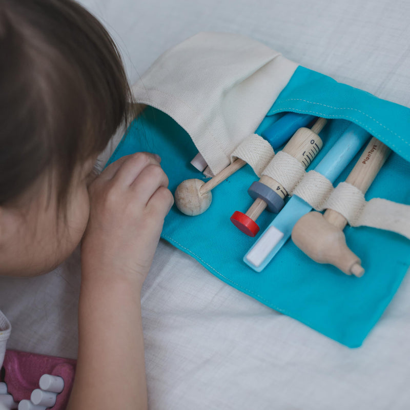 PlanToys® Pretend Play Dentist Toy Set for Kids | Wooden Doctor Kit with Teeth Model, Dental Tools, and Bag | Educational Toy for Toddlers | Encourages Imaginative Role Play - BeesActive Australia