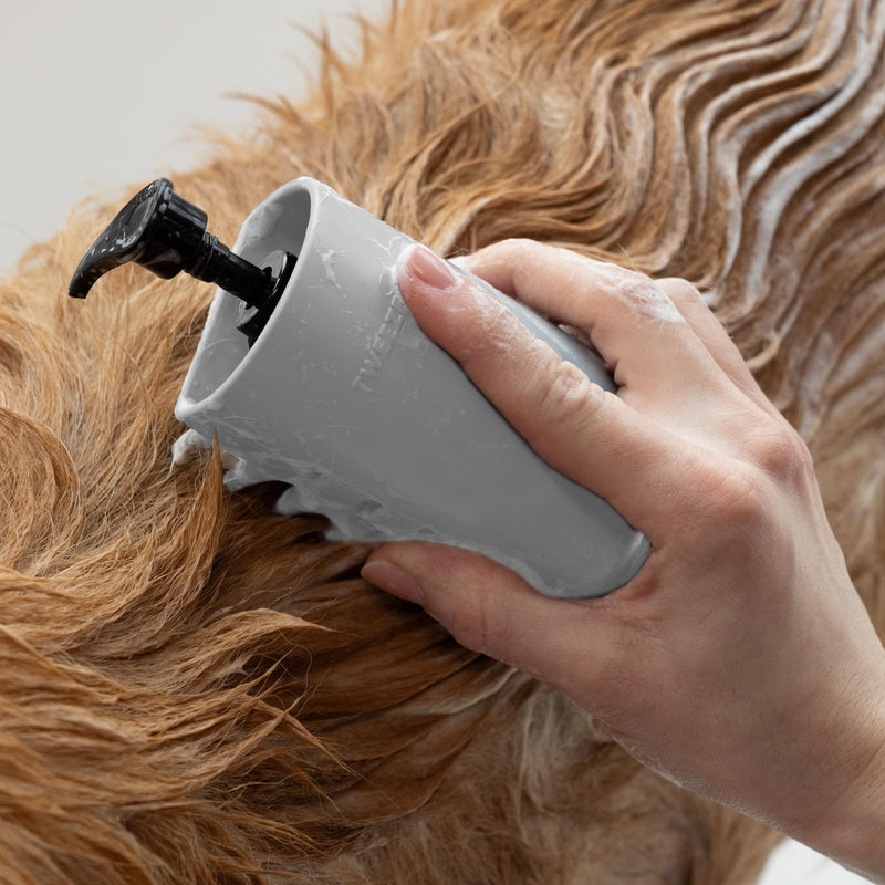 Tweezerman Dog and Cat Pet Shampoo and Conditioner Bath Brush - BeesActive Australia
