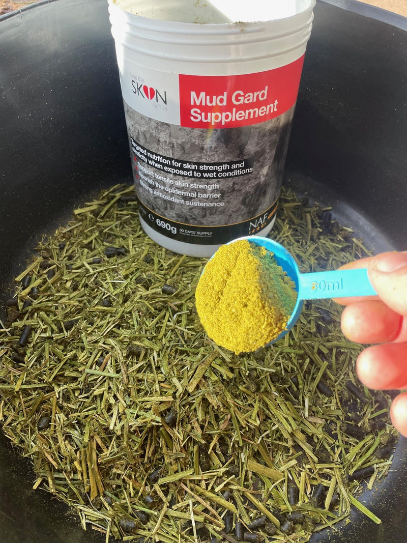 NAF Love the Skin They're In Mud Gard Supplement 690g – Nutritional Skin Support for Horses in Wet & Muddy Conditions – With Key Antioxidants, Herbs & MSM