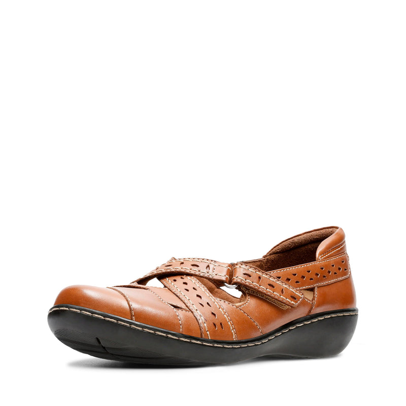 Clarks Women's Ashland Spin Q 9 Narrow Tan