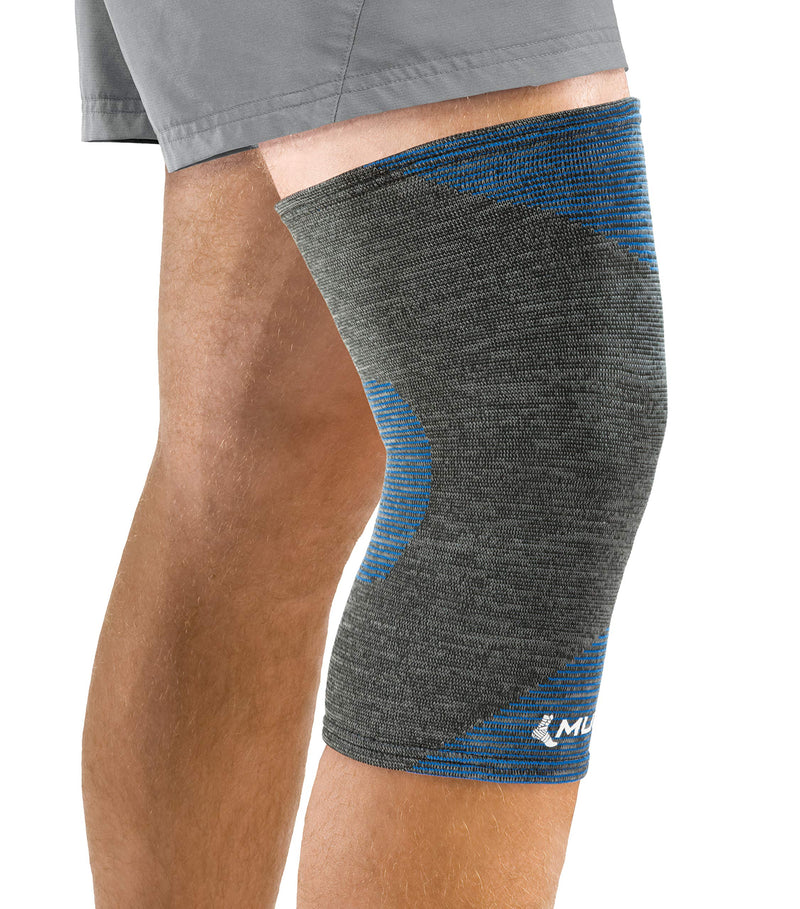 MUELLER Sports Medicine FIR 4-Way Stretch Compression Knee Support, Knee Pain Relief Support for Men & Women, Ideal for Arthritis, Sprains, Gray/Blue Medium/Large (Pack of 1) - BeesActive Australia
