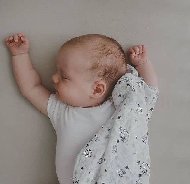 Ziggle - Muslin Cloths for Baby - Newborn Essentials - Baby Swaddle - Burping - Baby Muslins Pack - Baby Essentials - Gifts - Grey/White - BeesActive Australia