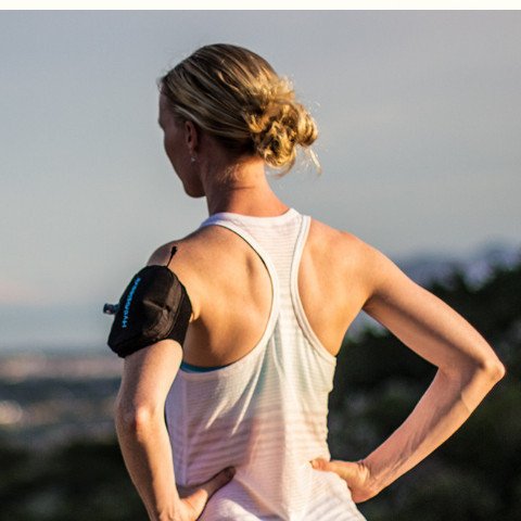 Hydrosleeve Hydration Pack for Runners, Hands-Free Armband Hydration Pack. Perfect for Runners, Marathons, Triathletes, Trail Runners and Athletes. Arctic White Medium - BeesActive Australia