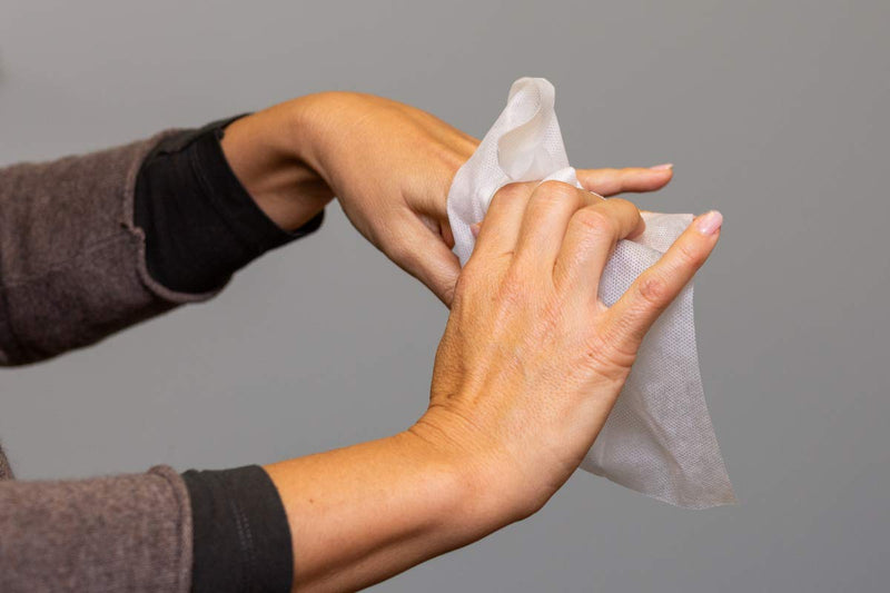 Uniwipe Clinical Midi-Wipes, Antibacterial, Sanitising, Kills 99.999% of Germs, 200 Count - BeesActive Australia
