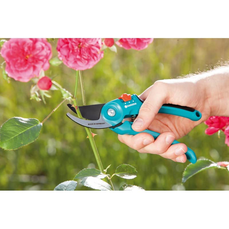 GARDENA 8857-20, Two step adjustable Bypass Pruners with safety lock, For pruning and cutting flowers or branches, Made In Germany Small/Medium - Max Ø: 0.87" - BeesActive Australia