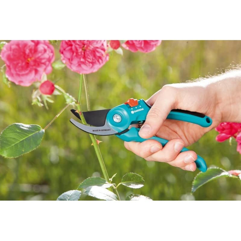 GARDENA 8857-20, Two step adjustable Bypass Pruners with safety lock, For pruning and cutting flowers or branches, Made In Germany Small/Medium - Max Ø: 0.87" - BeesActive Australia