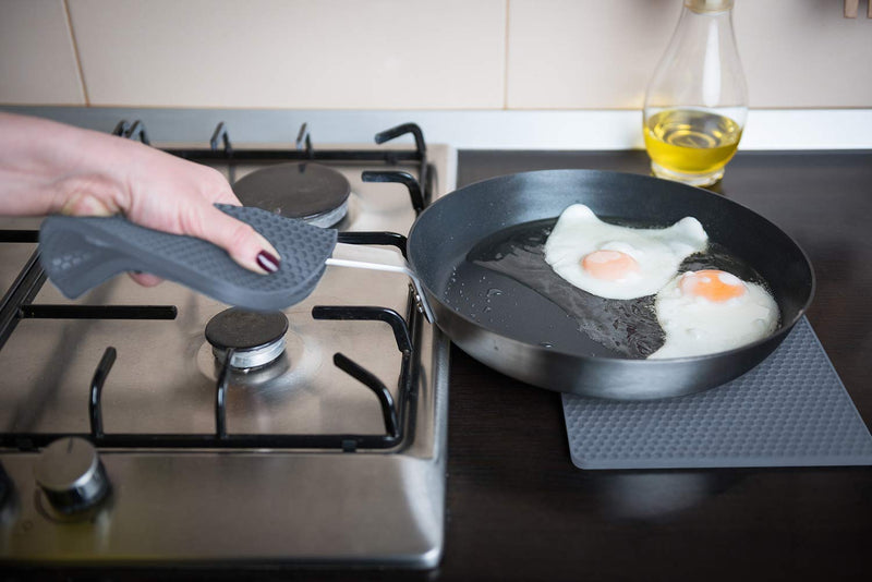 Silicone Trivet Mats - Pot Holders - Drying Mat Our potholders Kitchen Tools is Heat Resistant to 440°F, Non-Slip Durable Flexible Easy to wash and Dry and Contains 4 pcs by Q's INN. Gray - BeesActive Australia