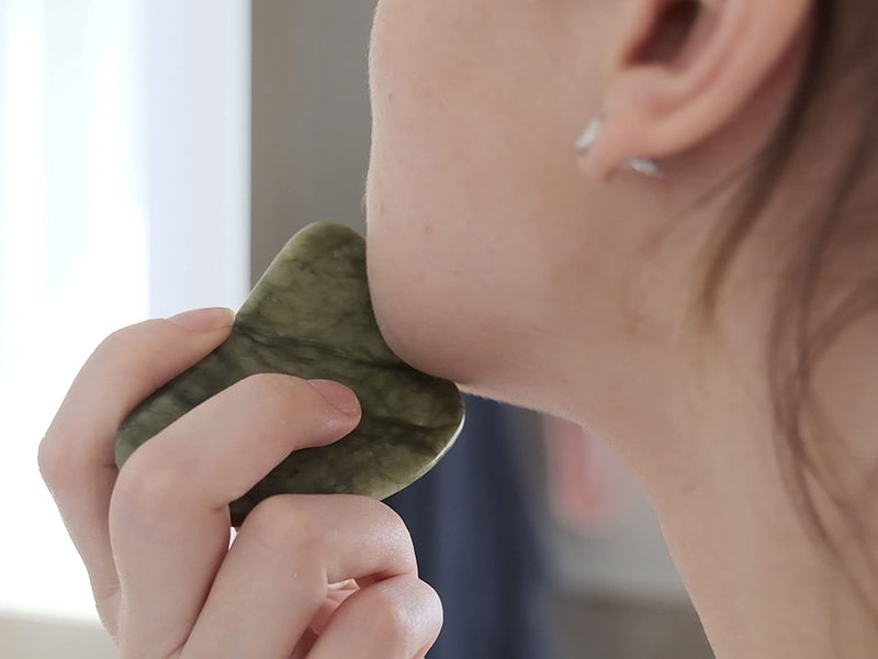 BEPER C301ABE101 Roller and Stone Gua Sha in Jade, Jade Roller & Gua Sha Massagge Tool, Facial & Body Massage, Relaxing, Remodeling & Age - BeesActive Australia