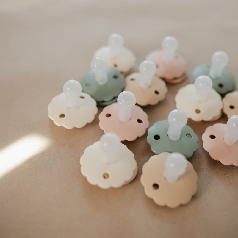 FRIGG Daisy SilkySoft Silicone Baby Pacifier | Made in Denmark | BPA-Free (Biscuit/Lily Pad, 6-18 Months) Biscuit/Lily Pad - BeesActive Australia