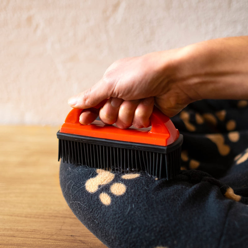 vitazoo Pet Hair Remover Brush for Couch & Carpet in Red/Black - Cat Hair Remover for Clothes with Soft Bristles - Dog Fur Remover for Car Interior and Home Furniture - BeesActive Australia
