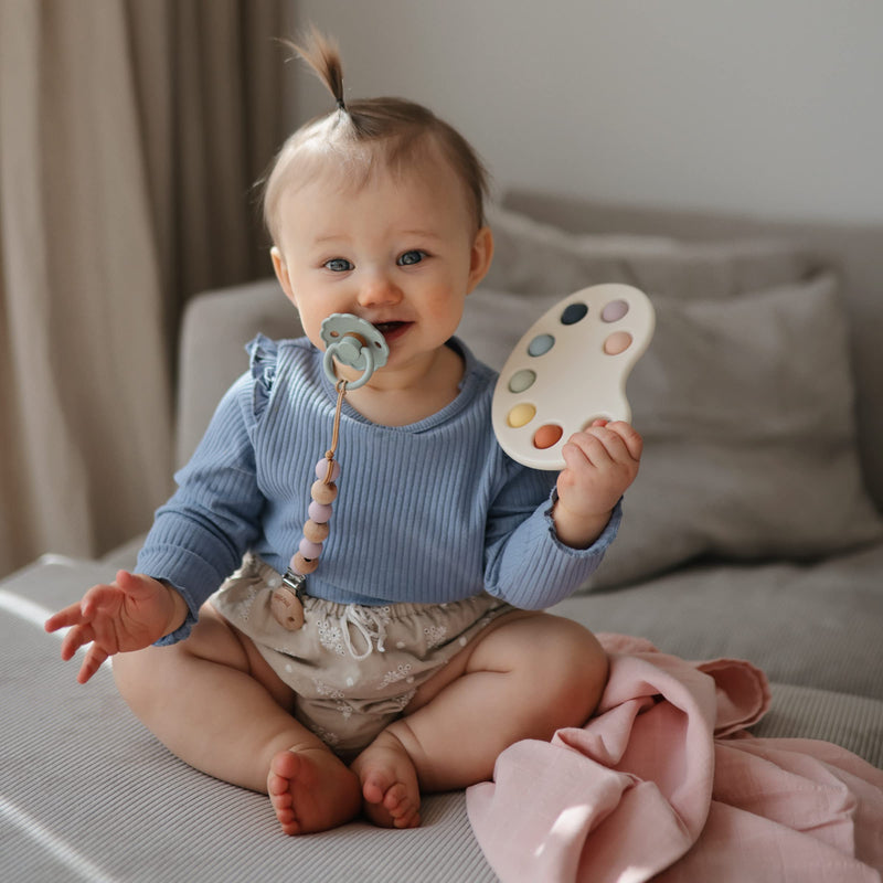FRIGG Daisy Natural Rubber Baby Pacifier | Made in Denmark | BPA-Free (Biscuit/Lily Pad, 0-6 Months) 2-Pack 0-6 Month Biscuit/Lily Pad - BeesActive Australia