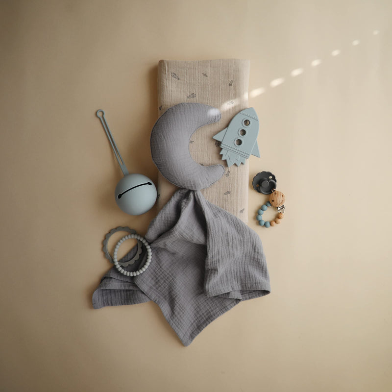 FRIGG Daisy Natural Rubber Baby Pacifier | Made in Denmark | BPA-Free (Dark Navy/Sandstone, 0-6 Months) 2-Pack 0-6 Month Dark Navy/Sandstone - BeesActive Australia