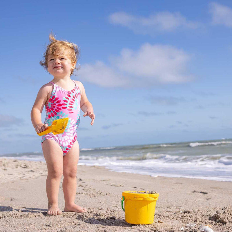 Spielstabil Small Sand Scoop Beach Toy (One Shovel Included - Colors Vary) - Made in Germany - BeesActive Australia