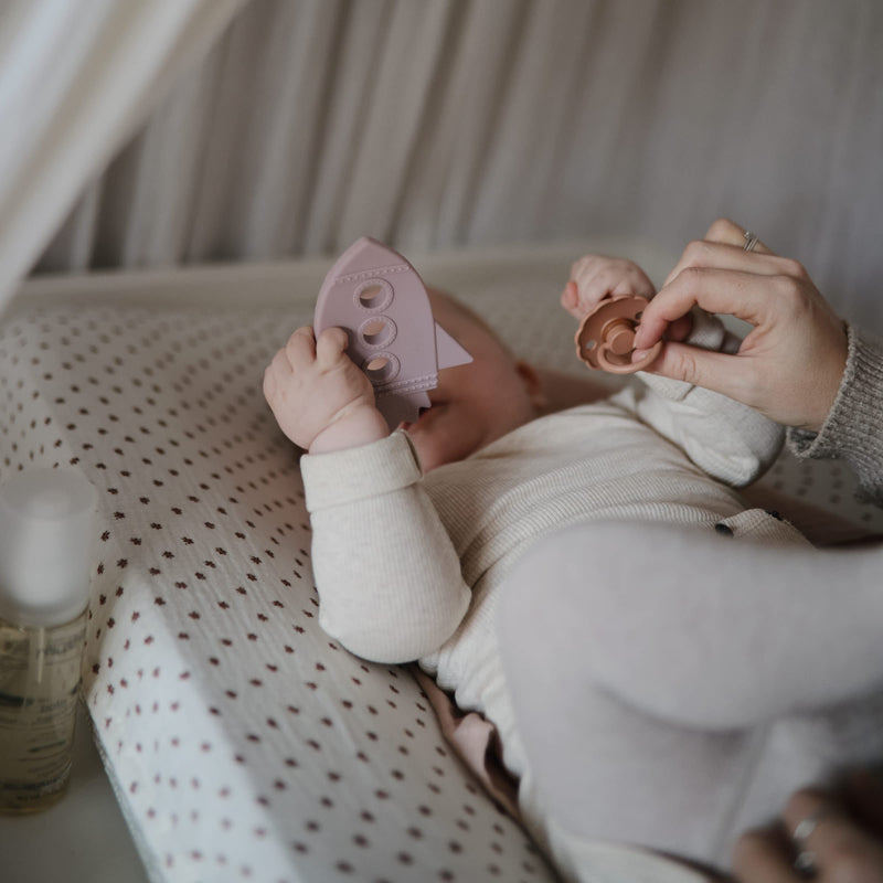 FRIGG Daisy SilkySoft Silicone Baby Pacifier | Made in Denmark | BPA-Free (Chamomile/Peach Bronze, 6-18 Months) Chamomile/Peach Bronze - BeesActive Australia