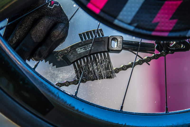 Muc Off Claw Brush - Bike Cleaning Brush with Three Heads and Durable Nylon Bristles - Perfect for Cleaning Chains, Cassettes and Sprockets - BeesActive Australia