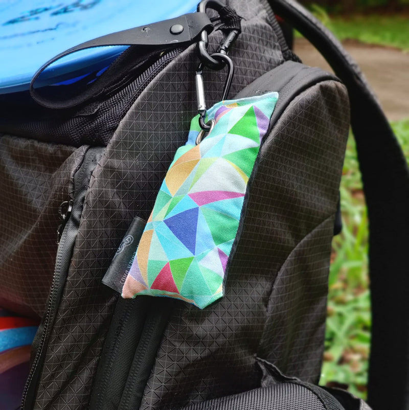 Disc Golf Chalk Bag | Attaches to Any Bag with a Carabiner | Better Than Rosin & Sawdust Bags | Improve Your Grip for Increased Consistency | Disc Golf Accessories for Men | Disc Golf Grip Enhancer Geometry - BeesActive Australia