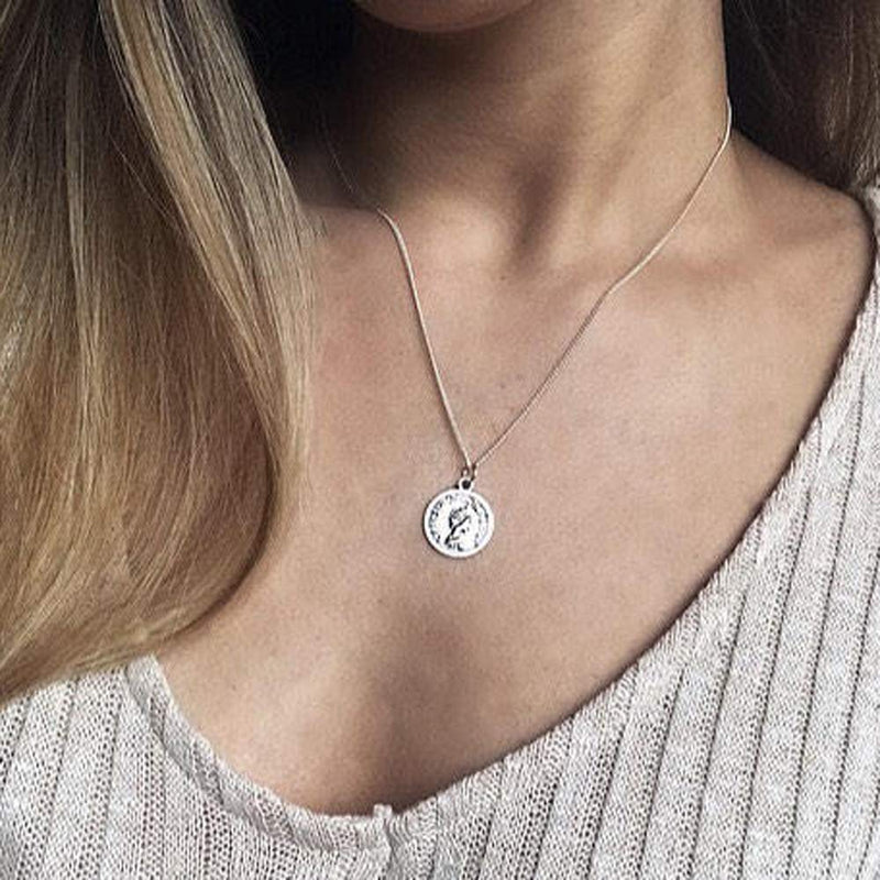 TseanYi Round Coin Pendant Necklace Gold Portrait Head Choker Necklace Queen Circle Disc Collar Necklace Chain Jewelry for Women and Girls (Gold) - BeesActive Australia